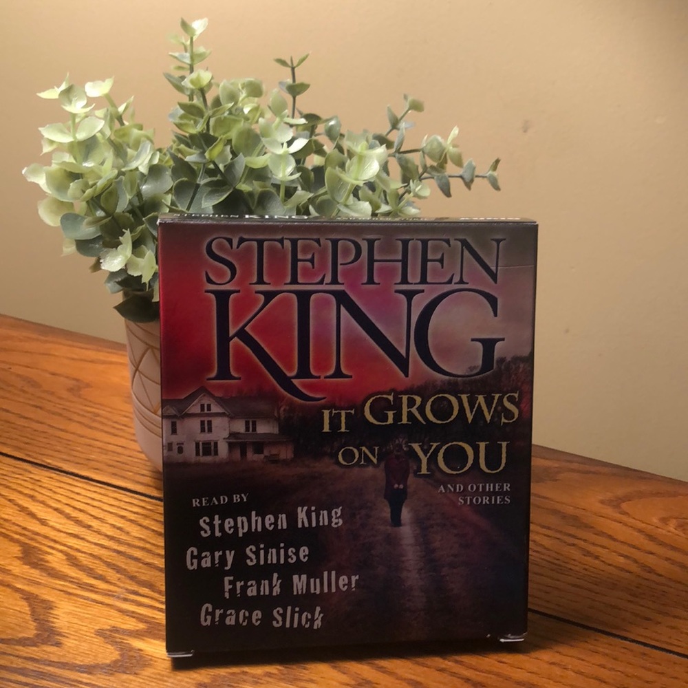 Stephen King audio book - It Grows On You and Other Stories